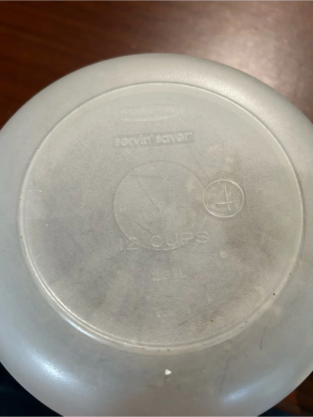 Vintage Rubbermaid 12 cup bowl with lid. #4, no chips, marks or cracks.